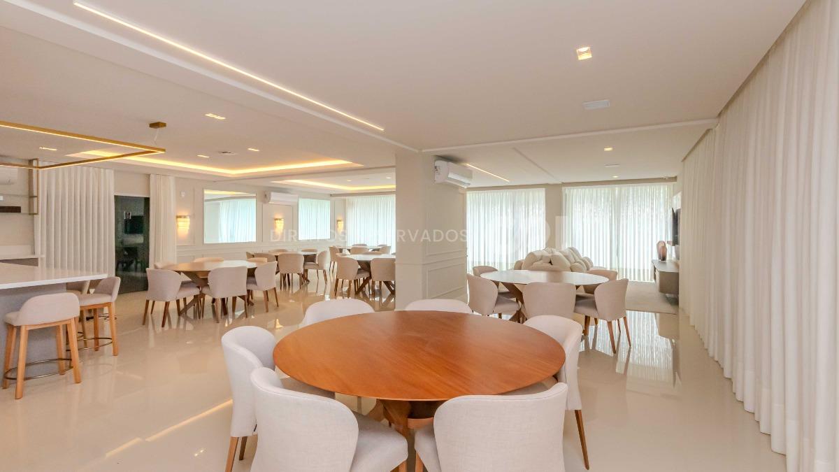 Apartamento com 4 Suítes no Lumiére Residence na Meia Praia em Itapema
