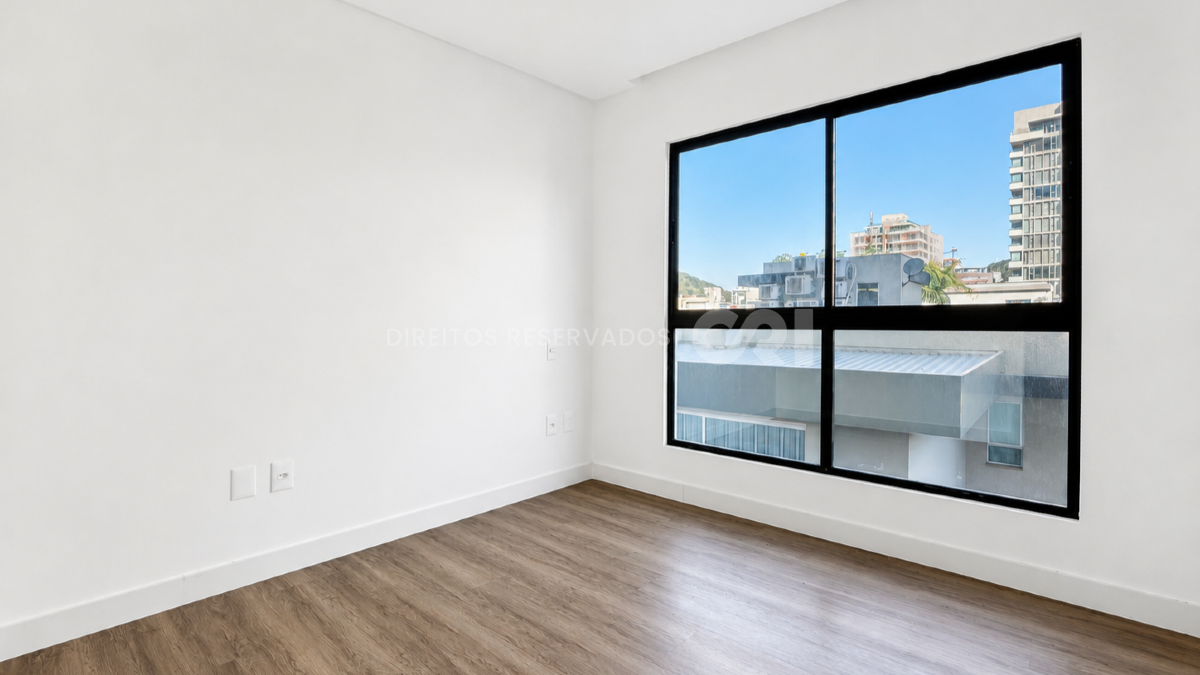 Apartamento com 3 suítes no Surfs Paradise na Praia Brava em Itajaí