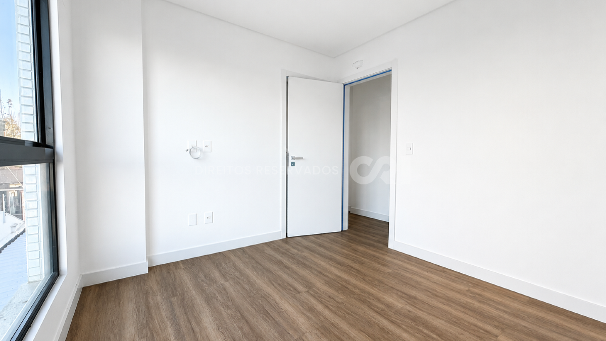 Apartamento com 3 suítes no Surfs Paradise na Praia Brava em Itajaí