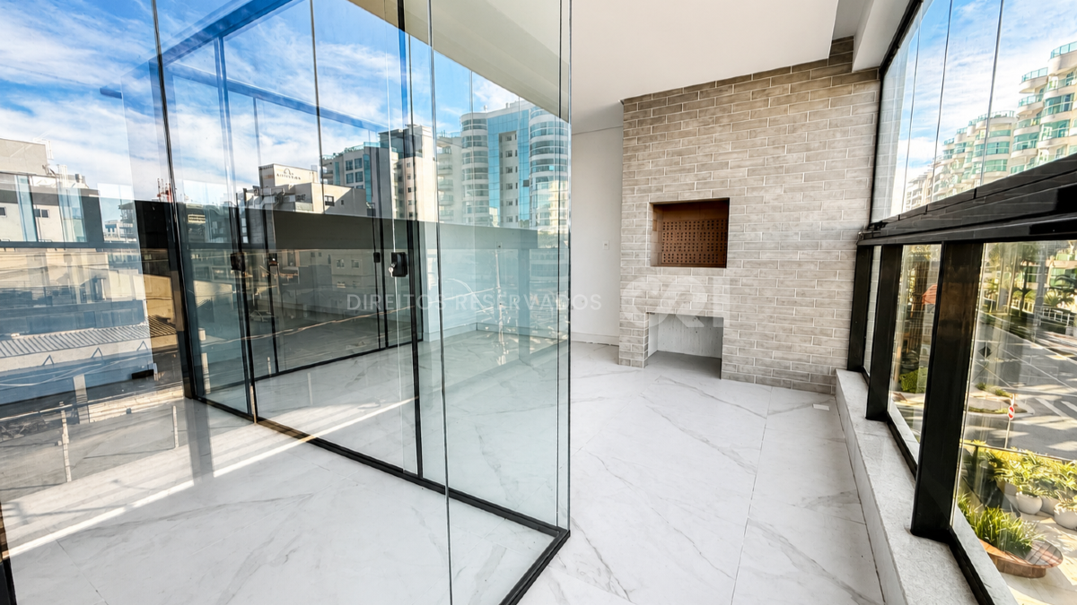 Apartamento com 3 suítes no Surfs Paradise na Praia Brava em Itajaí