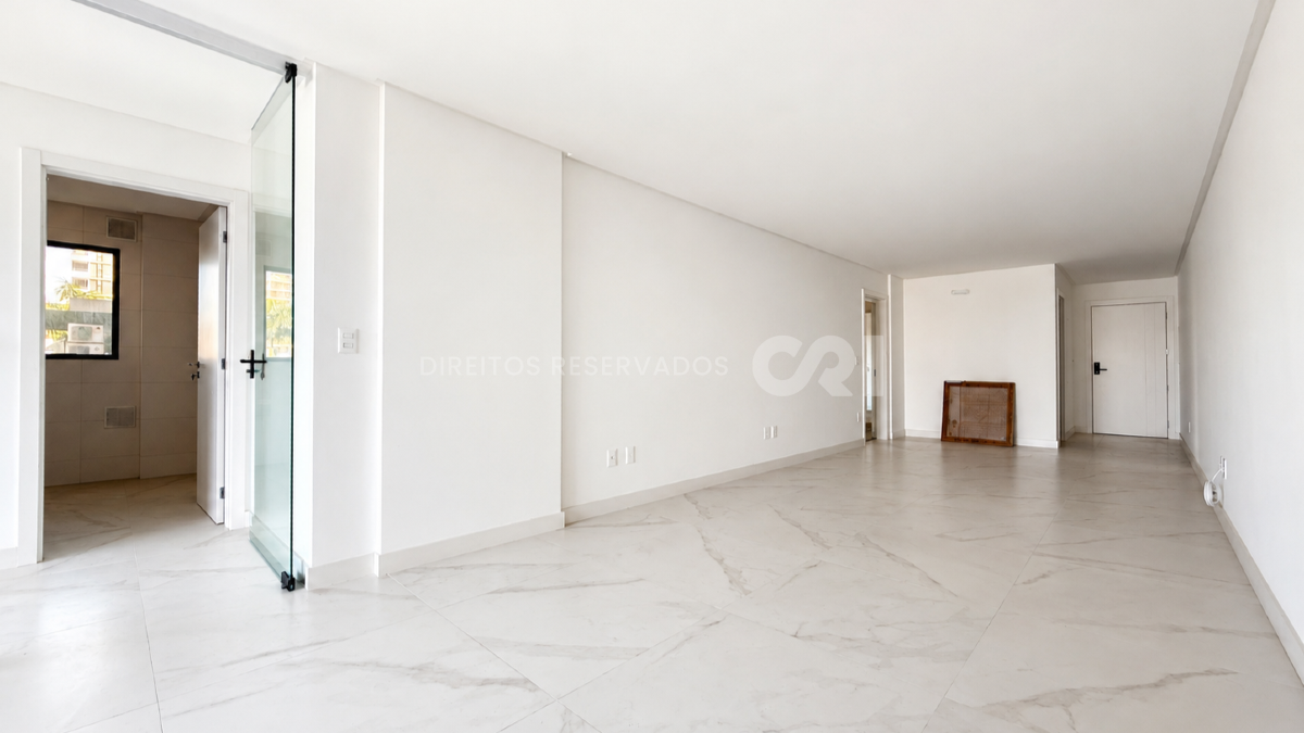 Apartamento com 3 suítes no Surfs Paradise na Praia Brava em Itajaí