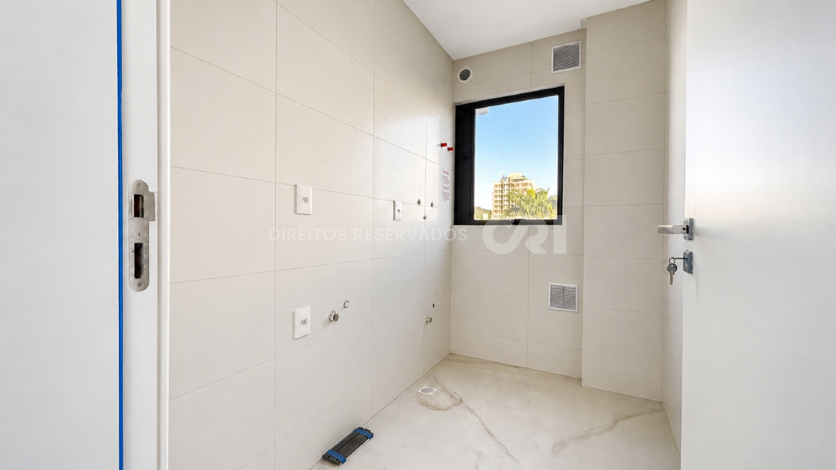 Apartamento com 3 suítes no Surfs Paradise na Praia Brava em Itajaí