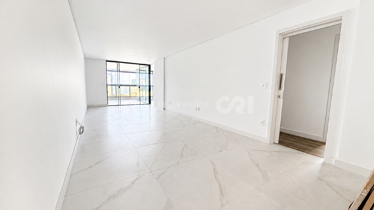 Apartamento com 3 suítes no Surfs Paradise na Praia Brava em Itajaí