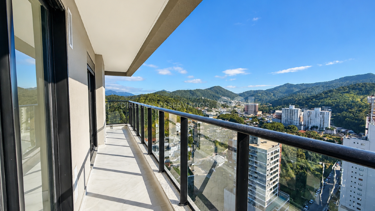 Apartamento com 3 suítes no Sky Brava na Praia Brava em Itajaí