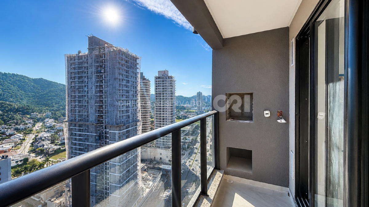 Apartamento com 3 suítes no Sky Brava na Praia Brava em Itajaí