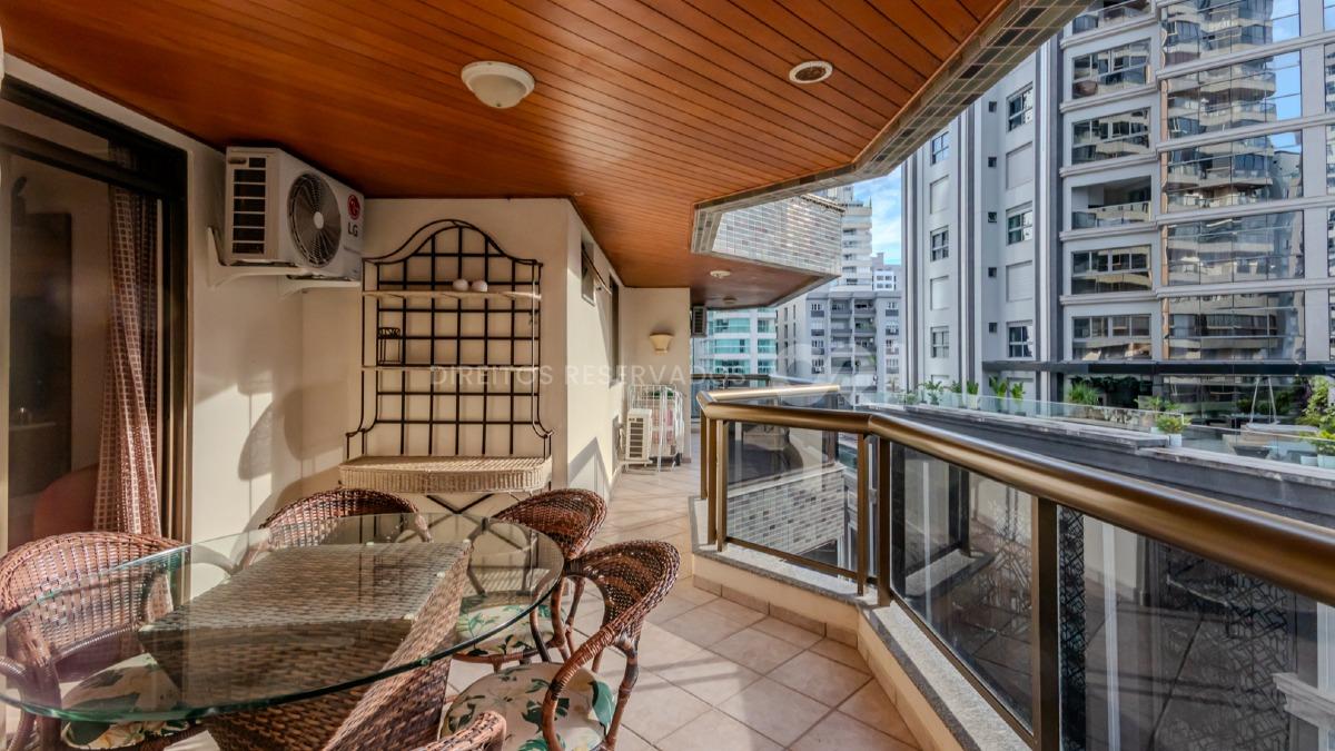 Apartamento com 3 Quartos no Edifício Mont Blanc no Centro de Balneário Camboriú