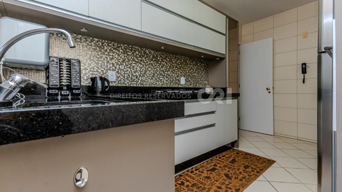 Apartamento com 3 Quartos no Edifício Mont Blanc no Centro de Balneário Camboriú