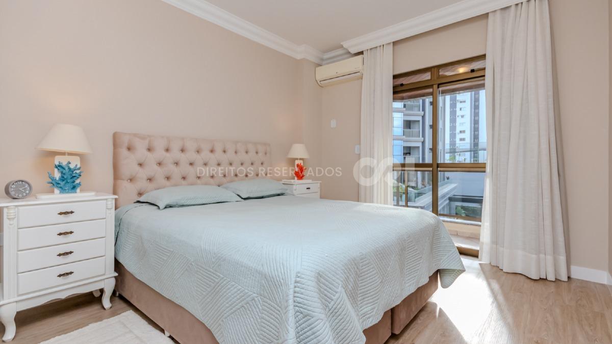 Apartamento com 3 Quartos no Edifício Mont Blanc no Centro de Balneário Camboriú