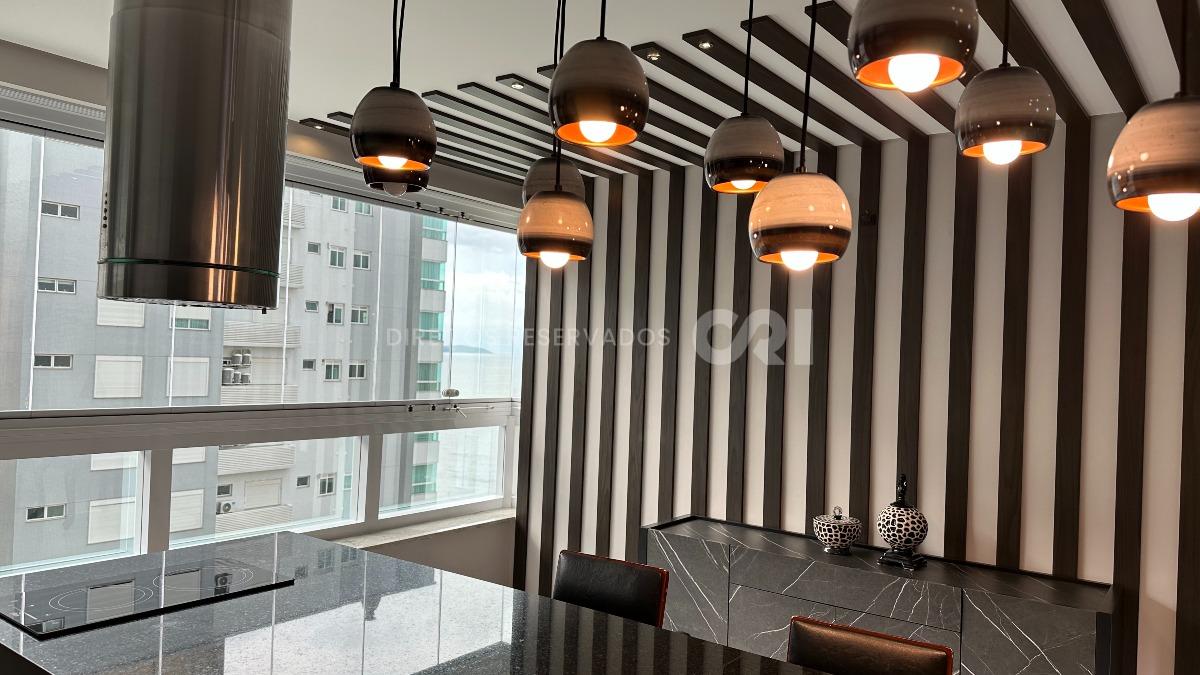 Apartamento Duplex com 4 Suítes no Residencial El Shaday em Meia Praia, Itapema