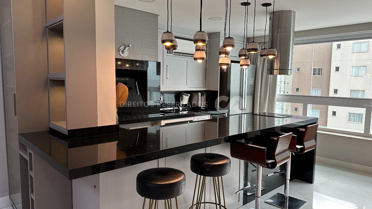 Apartamento Duplex com 4 Suítes no Residencial El Shaday em Meia Praia, Itapema
