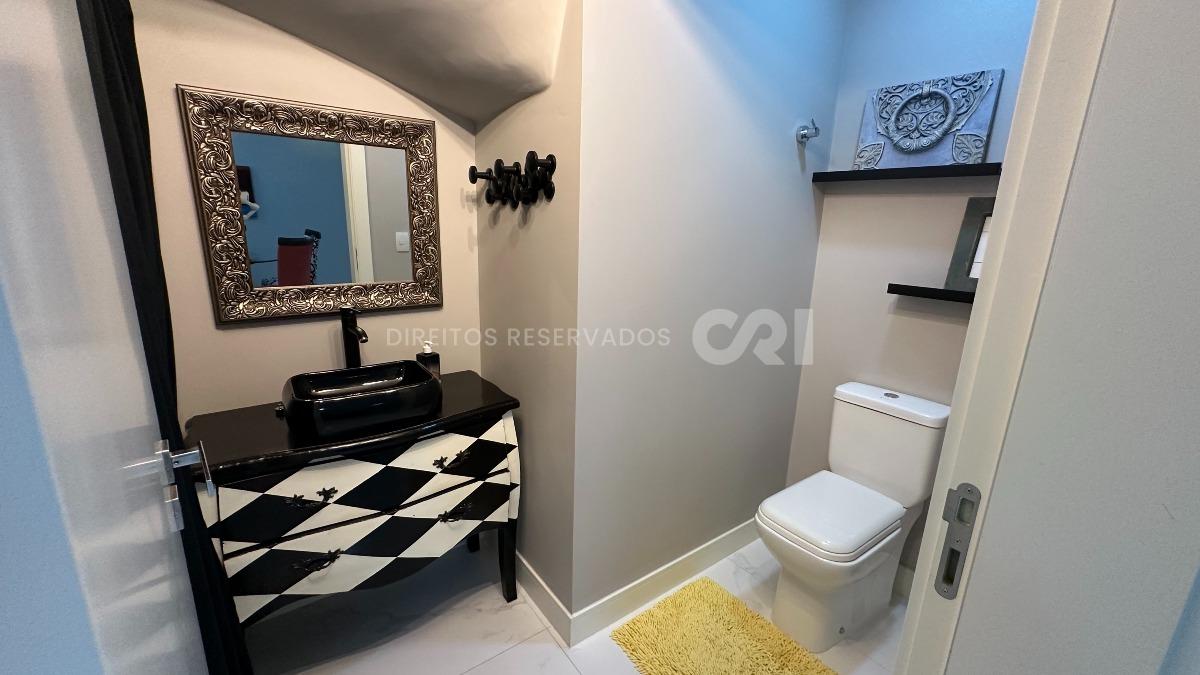 Apartamento Duplex com 4 Suítes no Residencial El Shaday em Meia Praia, Itapema