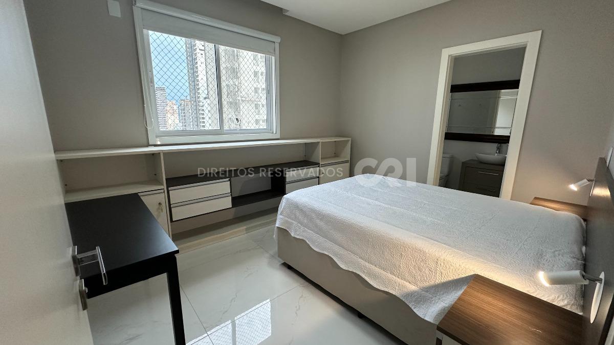 Apartamento Duplex com 4 Suítes no Residencial El Shaday em Meia Praia, Itapema