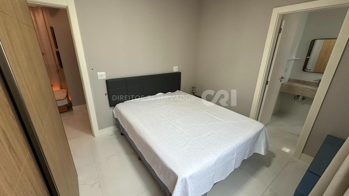 Apartamento Duplex com 4 Suítes no Residencial El Shaday em Meia Praia, Itapema