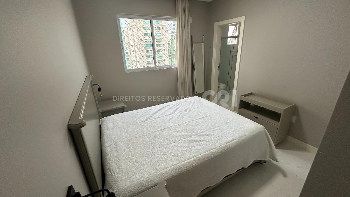 Apartamento Duplex com 4 Suítes no Residencial El Shaday em Meia Praia, Itapema