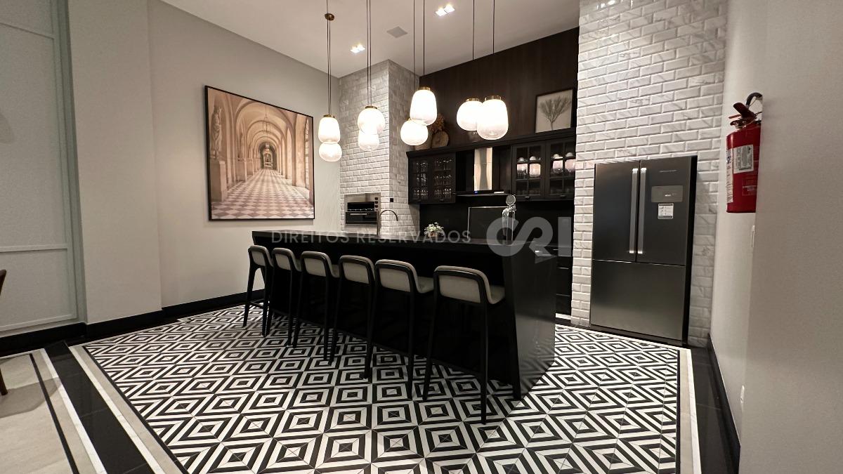 Apartamento Duplex com 4 Suítes no Residencial El Shaday em Meia Praia, Itapema