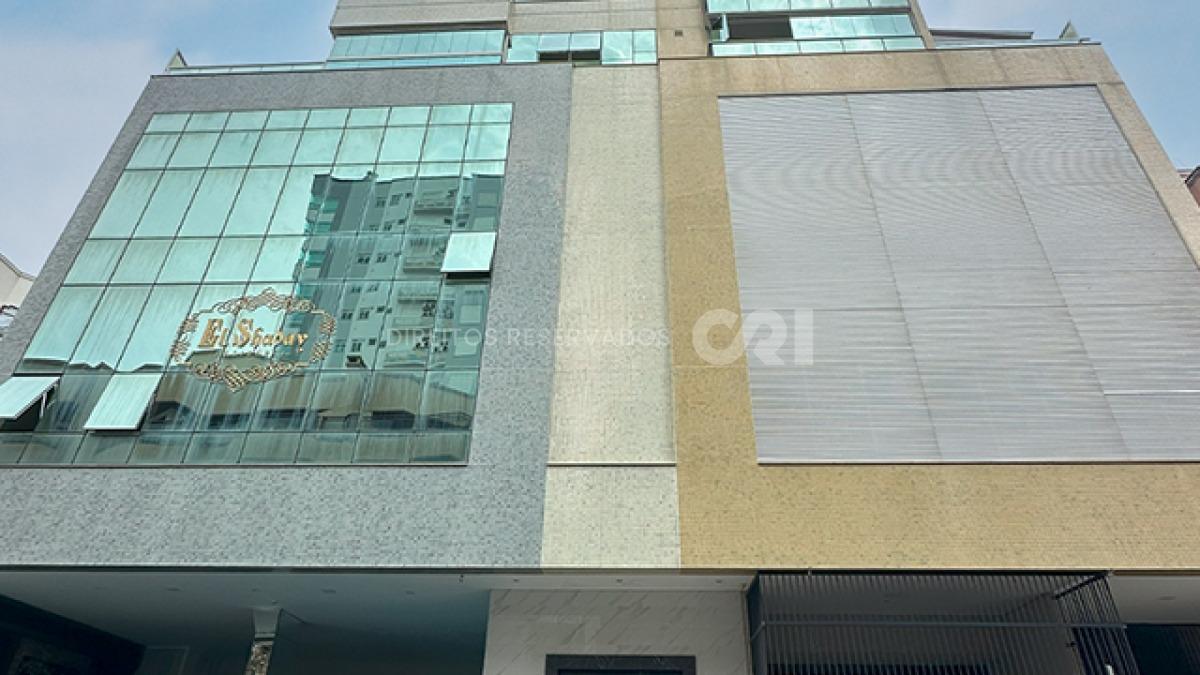 Apartamento Duplex com 4 Suítes no Residencial El Shaday em Meia Praia, Itapema