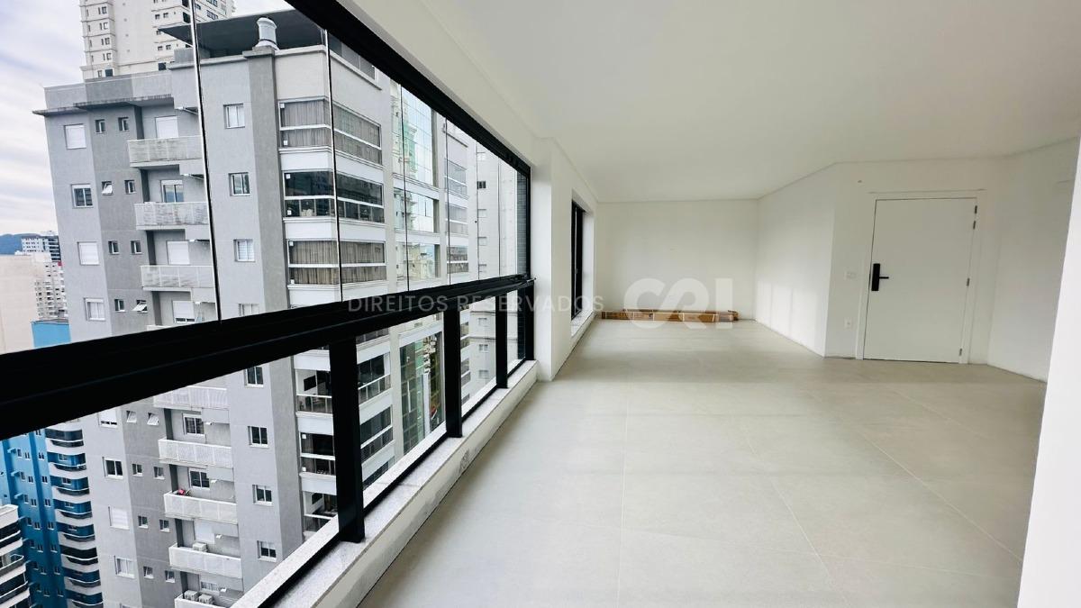 Apartamento com 3 Suítes no Impéria Del Mare em Meia Praia, Itapema