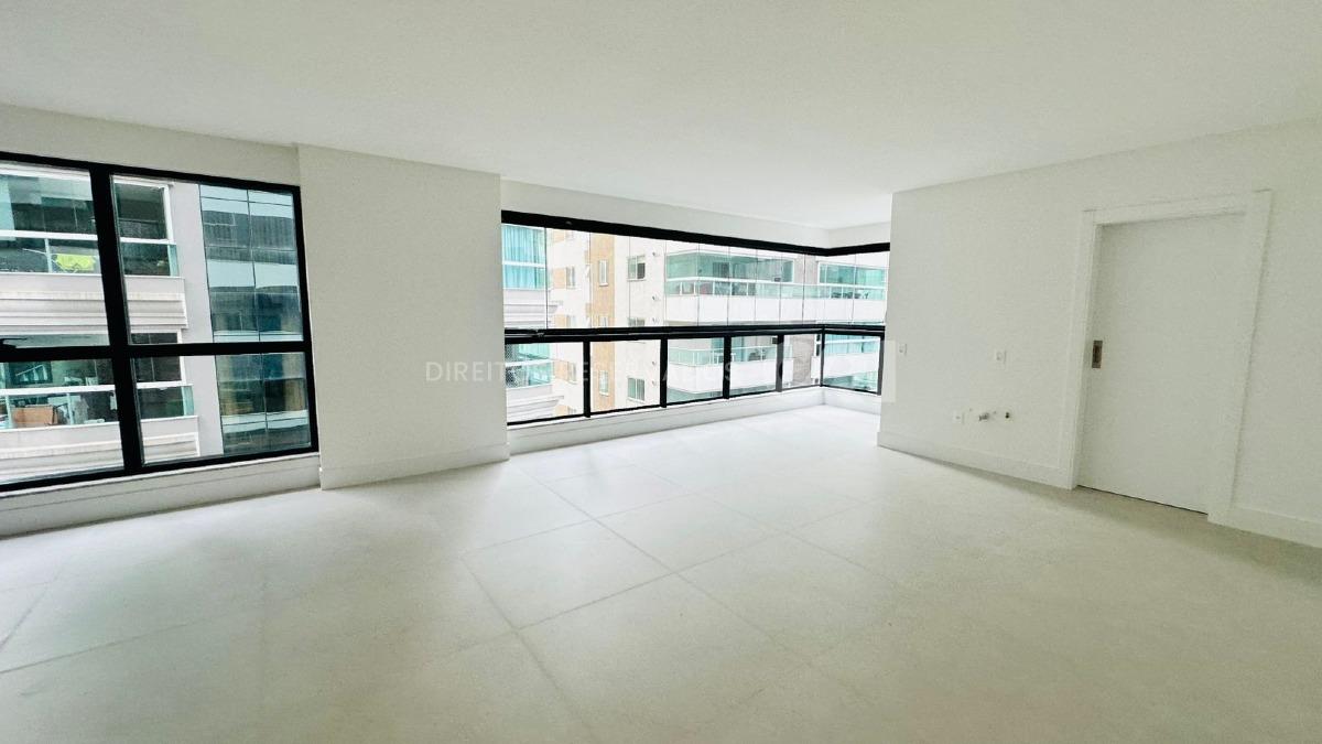 Apartamento com 4 Suítes no Impéria Del Mare na Meia Praia, Itapema