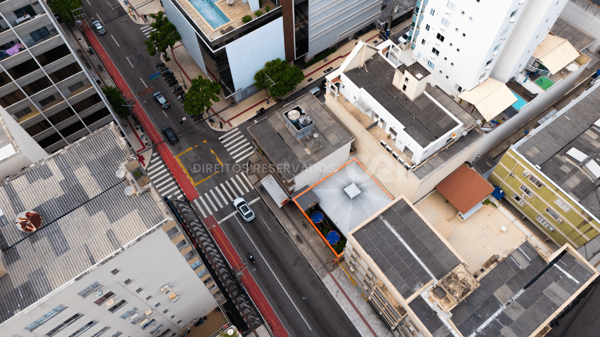 Terreno com 193,36m² no Centro de Balneário Camboriú