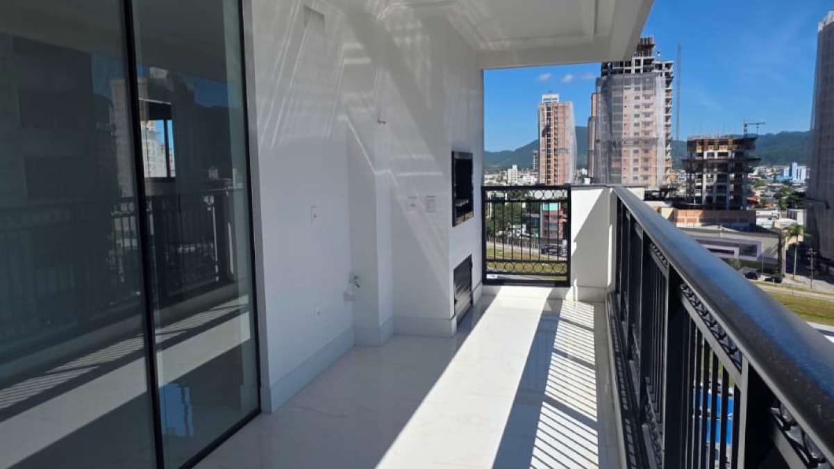 Apartamento com 3 Suítes no Palazzo Parigi na Meia Praia, Itapema
