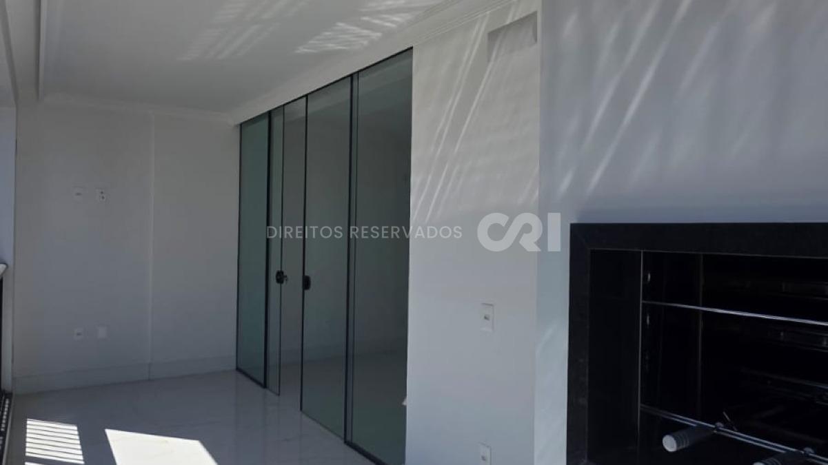 Apartamento com 3 Suítes no Palazzo Parigi na Meia Praia, Itapema