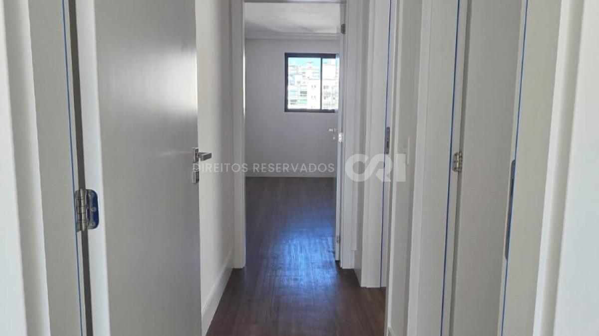 Apartamento com 3 Suítes no Palazzo Parigi na Meia Praia, Itapema