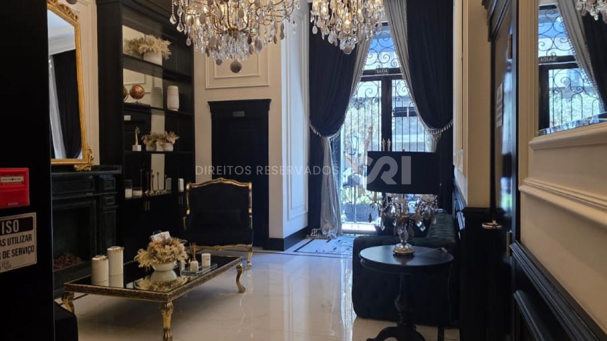Apartamento com 3 Suítes no Palazzo Parigi na Meia Praia, Itapema