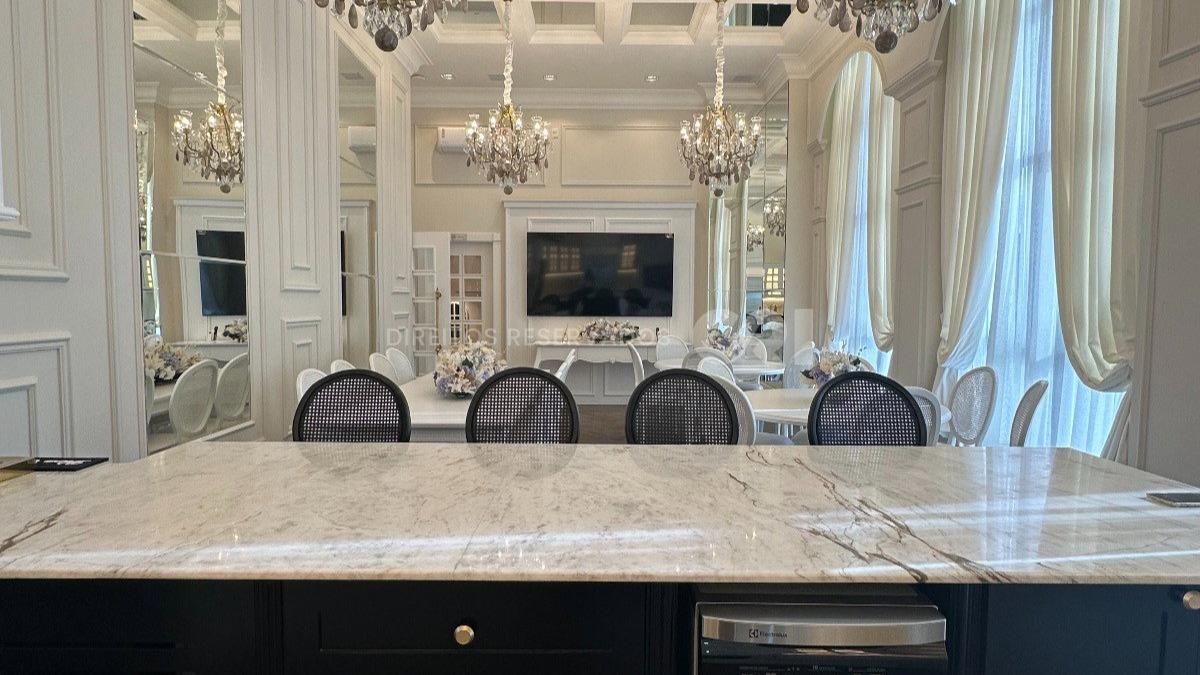 Apartamento com 3 Suítes no Palazzo Parigi na Meia Praia, Itapema