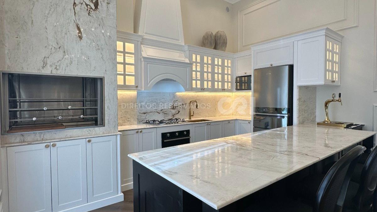 Apartamento com 3 Suítes no Palazzo Parigi na Meia Praia, Itapema