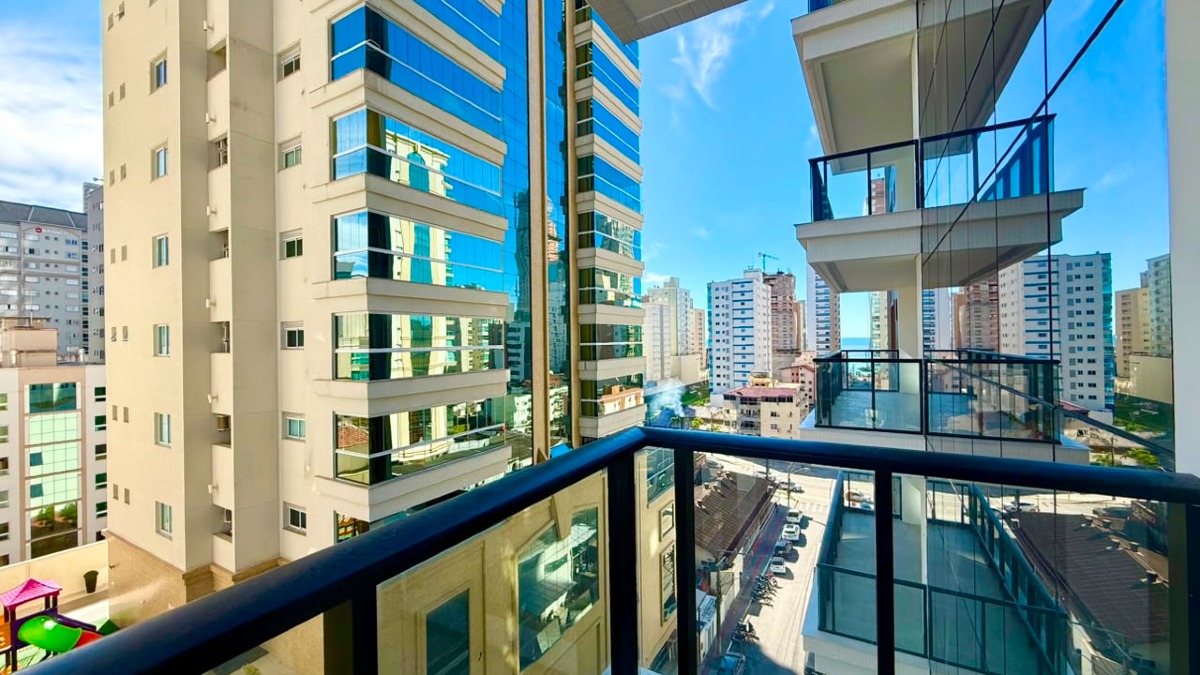 Apartamento com 3 Suítes no edifício Sea's Garden na Meia Praia em Itapema