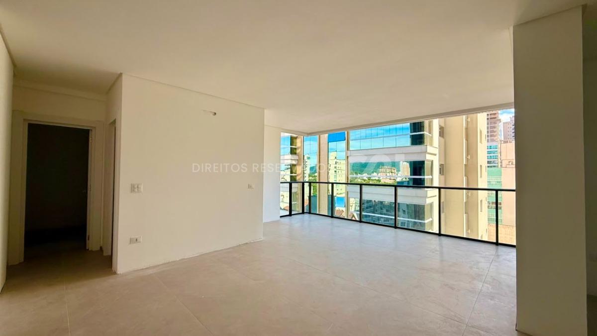 Apartamento com 3 Suítes no edifício Sea's Garden na Meia Praia em Itapema