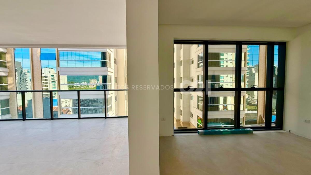 Apartamento com 3 Suítes no edifício Sea's Garden na Meia Praia em Itapema