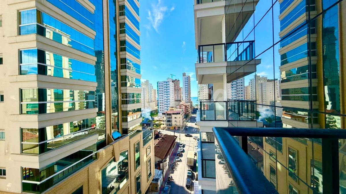 Apartamento com 3 Suítes no edifício Sea's Garden na Meia Praia em Itapema