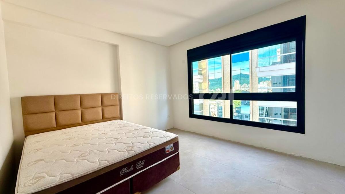 Apartamento com 3 Suítes no edifício Sea's Garden na Meia Praia em Itapema