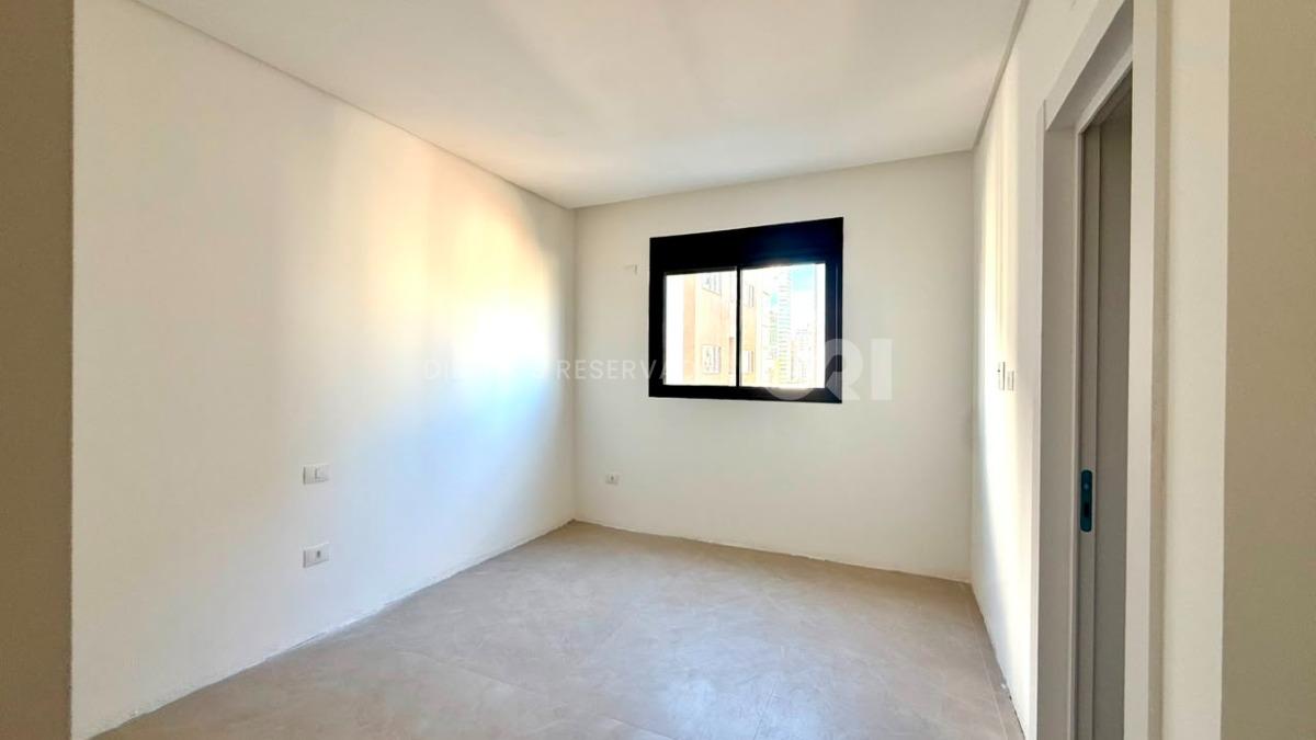 Apartamento com 3 Suítes no edifício Sea's Garden na Meia Praia em Itapema