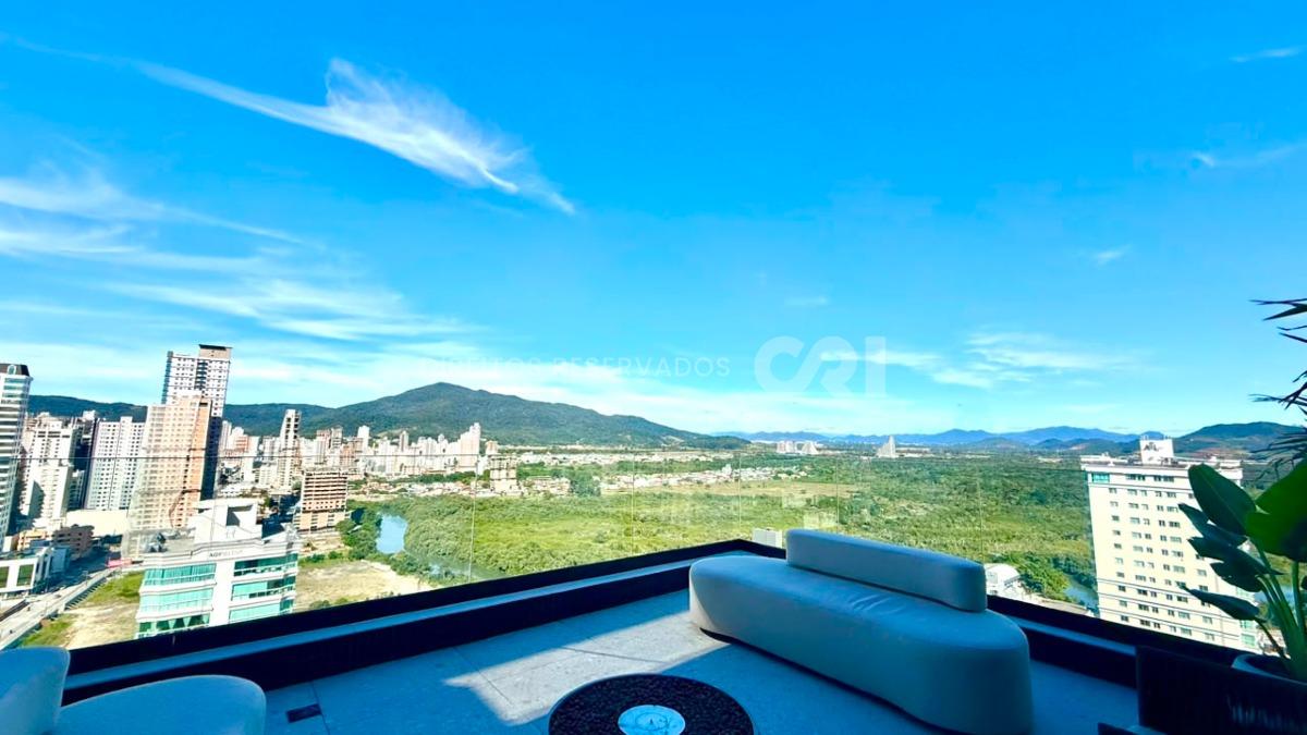 Apartamento com 3 Suítes no edifício Sea's Garden na Meia Praia em Itapema
