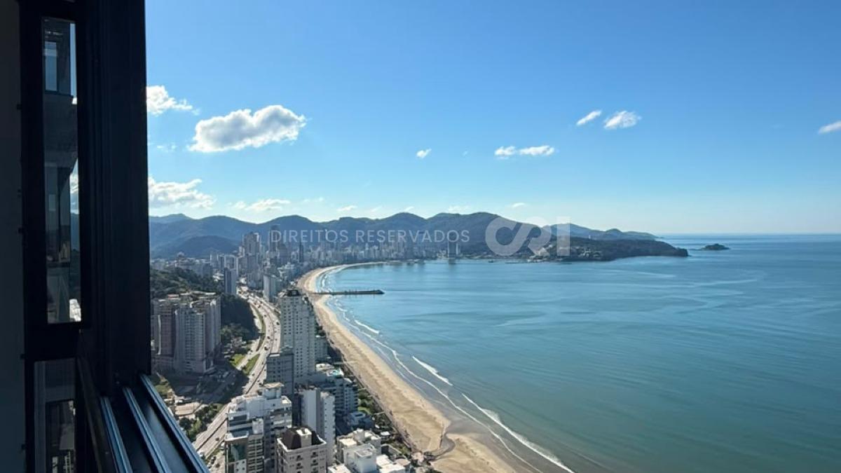 Apartamento com vista mar, 4 Suítes no Villa Maiorca na Meia Praia, Itapema