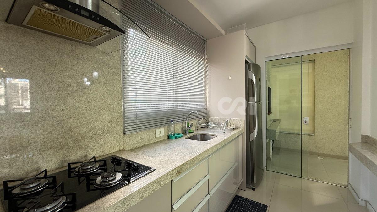 Apartamento com 3 Suítes no Grand Place na Meia Praia, Itapema
