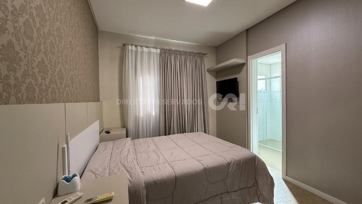 Apartamento com 3 Suítes no Grand Place na Meia Praia, Itapema