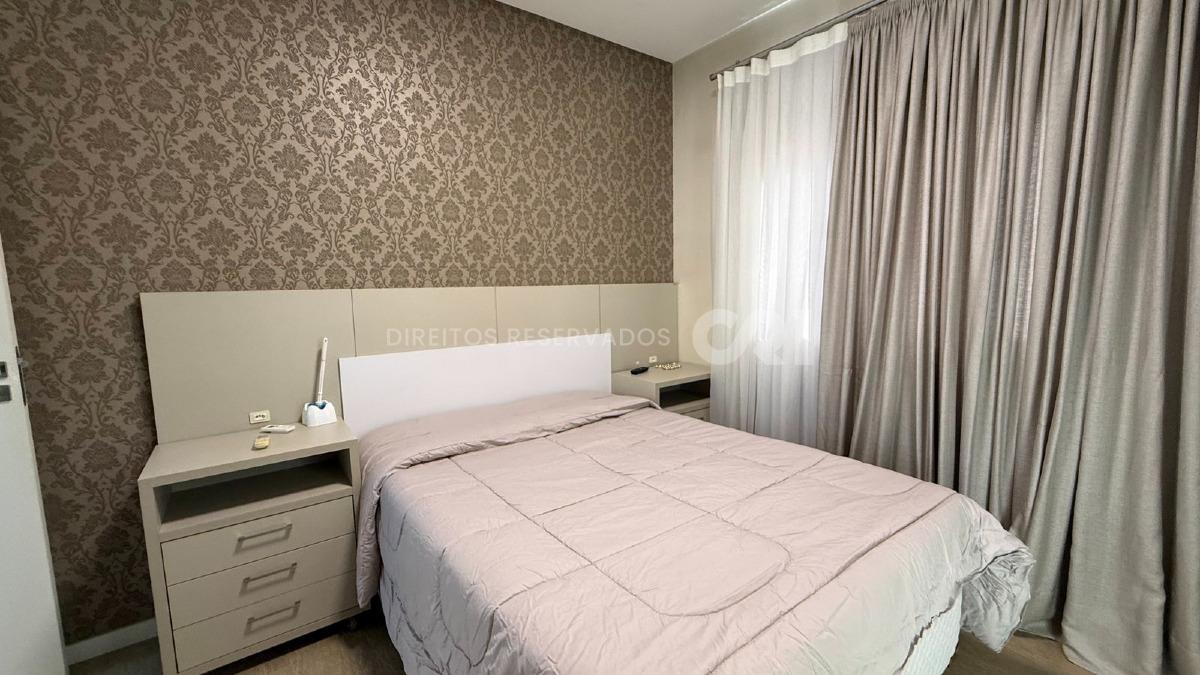 Apartamento com 3 Suítes no Grand Place na Meia Praia, Itapema