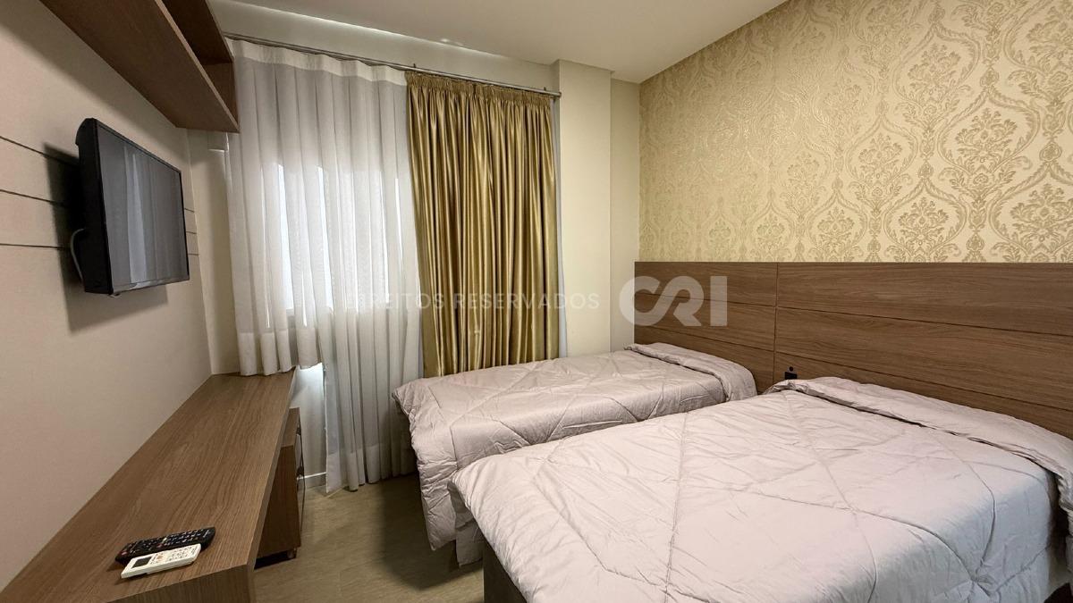 Apartamento com 3 Suítes no Grand Place na Meia Praia, Itapema