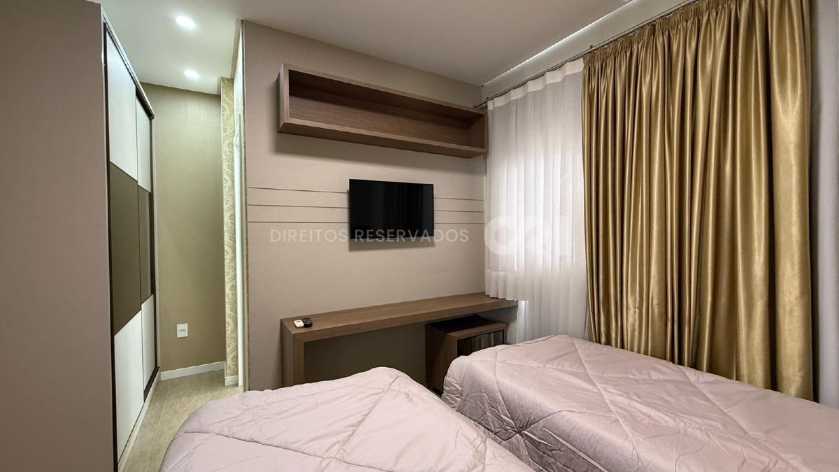 Apartamento com 3 Suítes no Grand Place na Meia Praia, Itapema