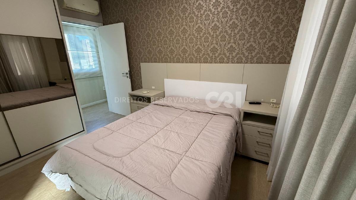 Apartamento com 3 Suítes no Grand Place na Meia Praia, Itapema