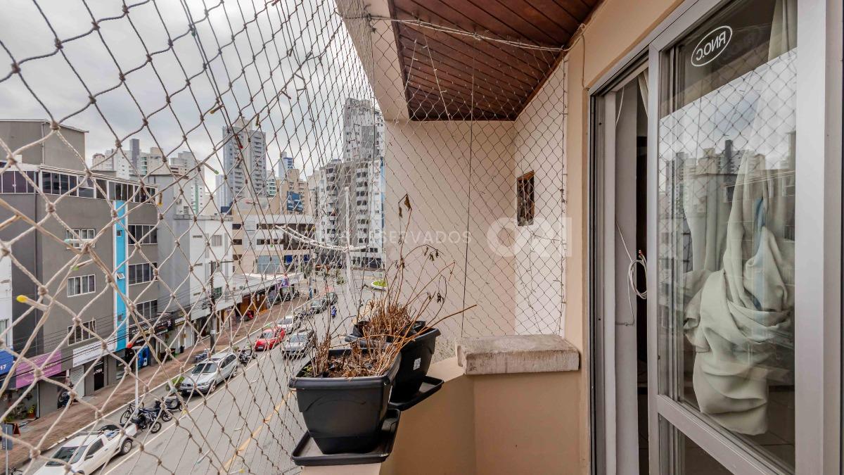 Apartamento com 2 Quartos no Edifício Dona Herta no Centro de Balneário Camboriú