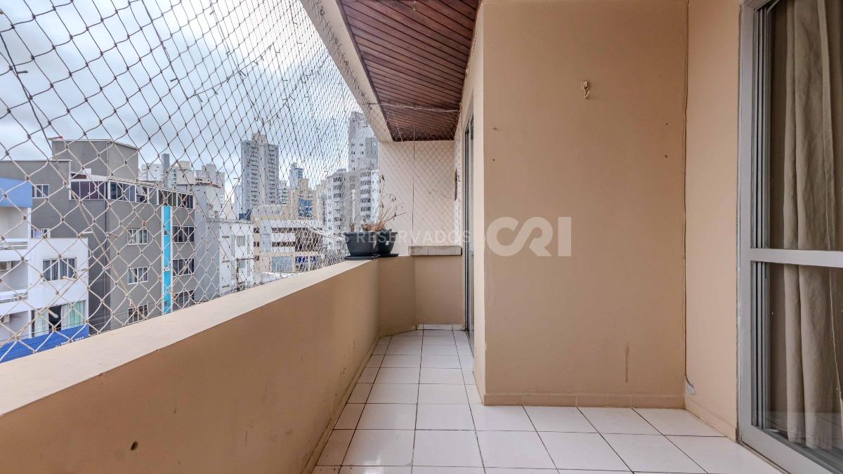 Apartamento com 2 Quartos no Edifício Dona Herta no Centro de Balneário Camboriú