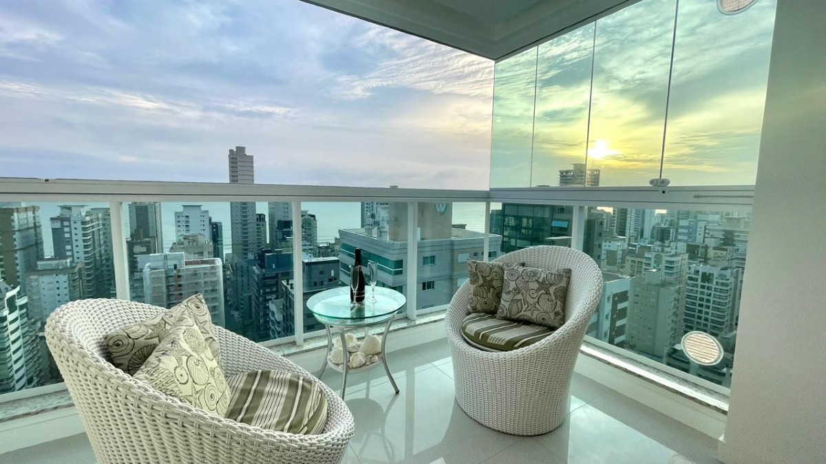 Apartamento com 4 Quartos no Grand Soleil na Meia Praia, Itapema