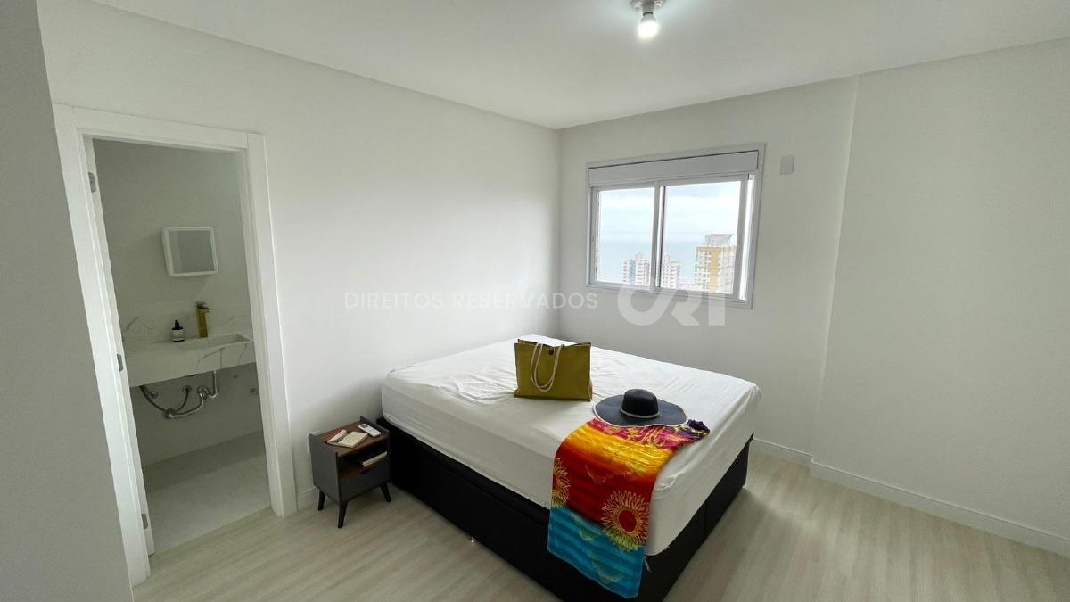 Apartamento com 4 Quartos no Grand Soleil na Meia Praia, Itapema