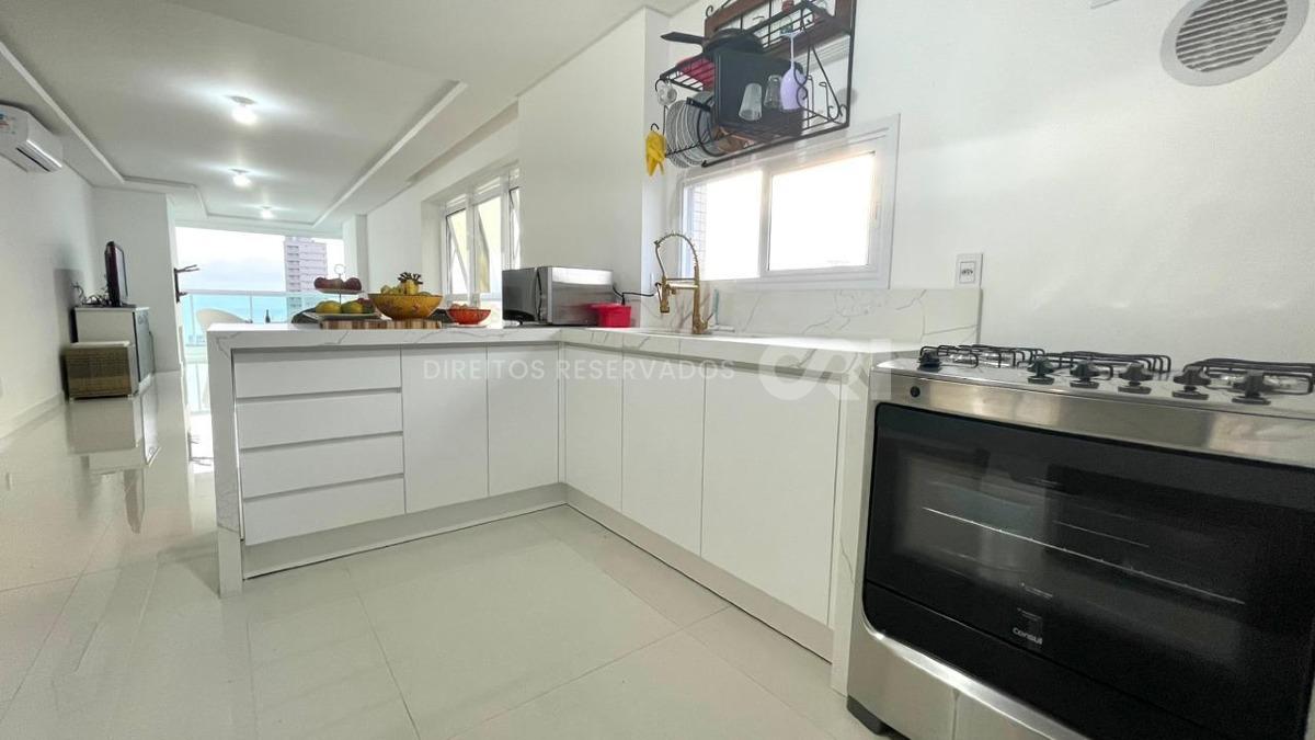 Apartamento com 4 Quartos no Grand Soleil na Meia Praia, Itapema