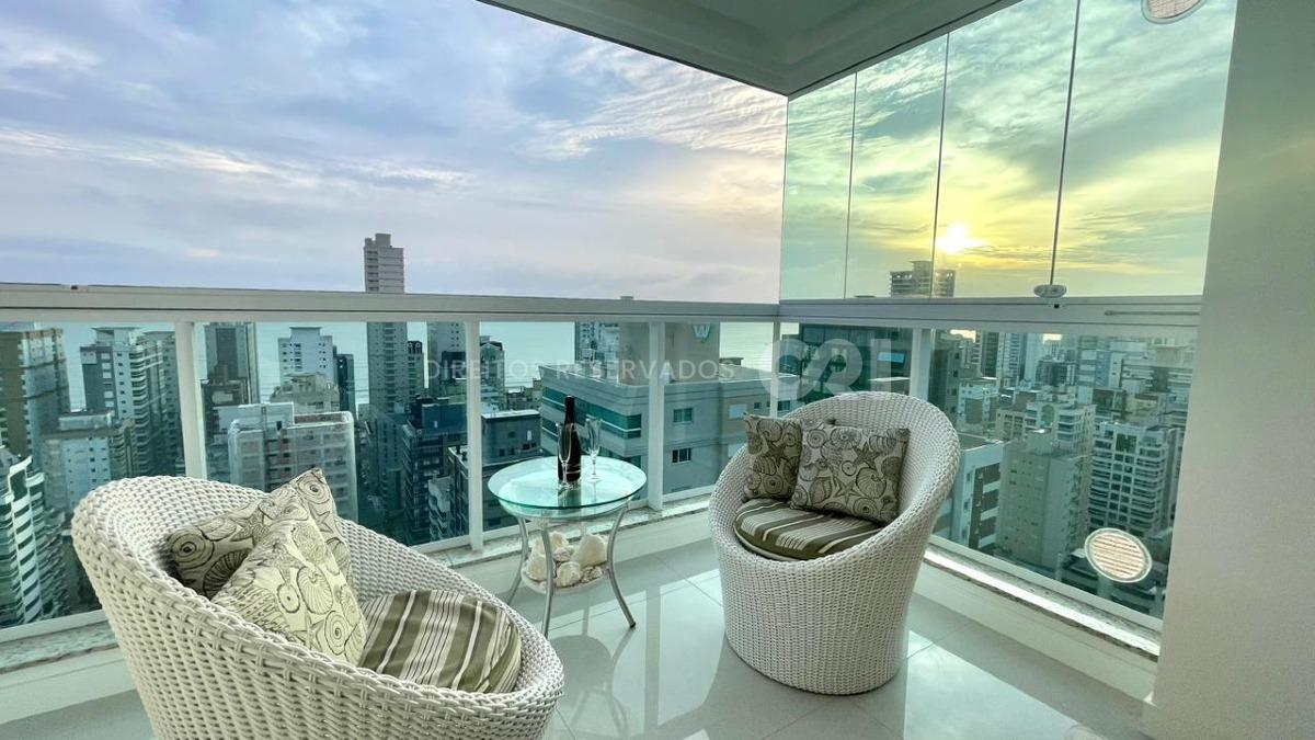 Apartamento com 4 Quartos no Grand Soleil na Meia Praia, Itapema