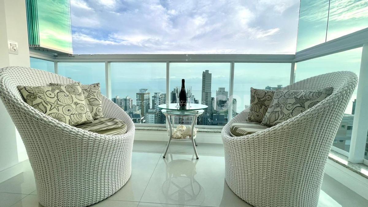 Apartamento com 4 Quartos no Grand Soleil na Meia Praia, Itapema